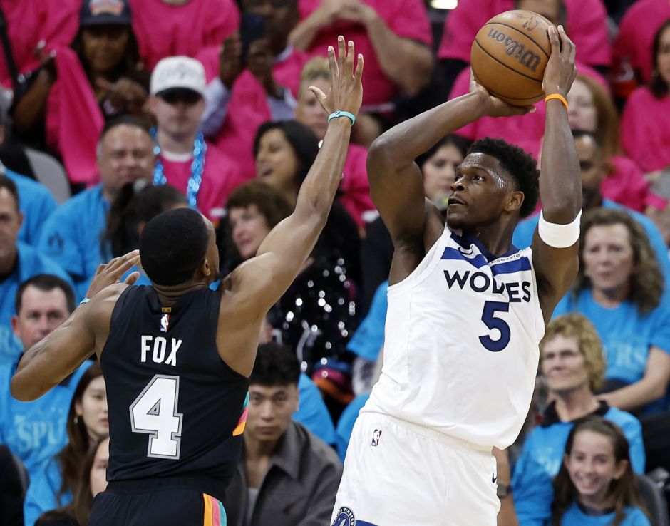 尚帕尼丢三分绝杀！NBA半决赛战报：森林狼客场104-102击败马刺 华子致命失误+兰豆制胜球打铁 六狼上双爆大冷